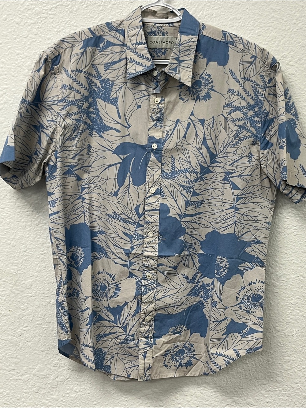 Coastaoro short sleeve button down shirt men’s large NWOT.
#1080